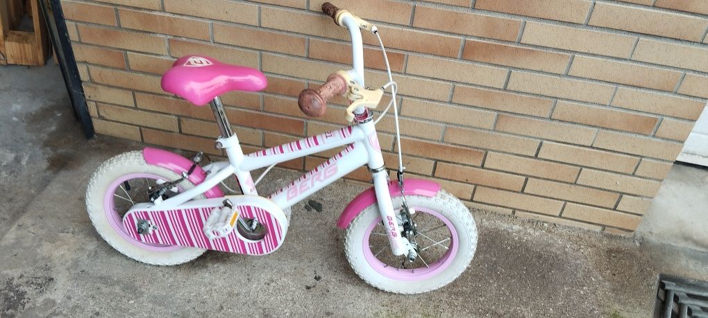 Bicicleta  crianças de menina rosa mais o menos até aos 6 anos