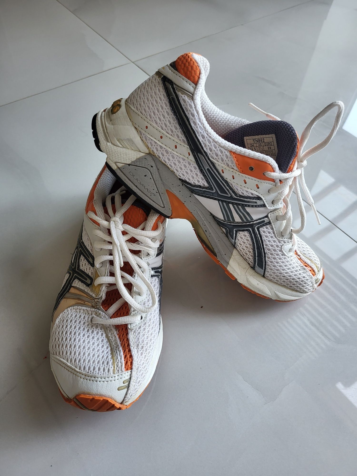Кросівки asics 38,5розмір