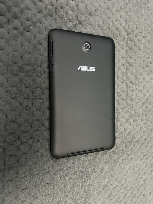 планшет Asus.