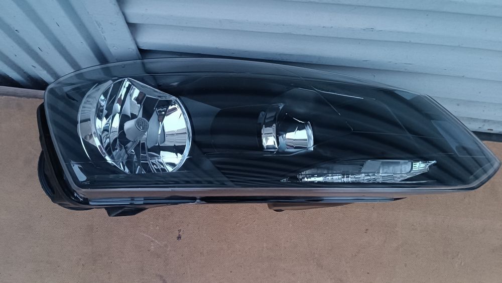 Vendo farol direito de VW polo ano 2009/14