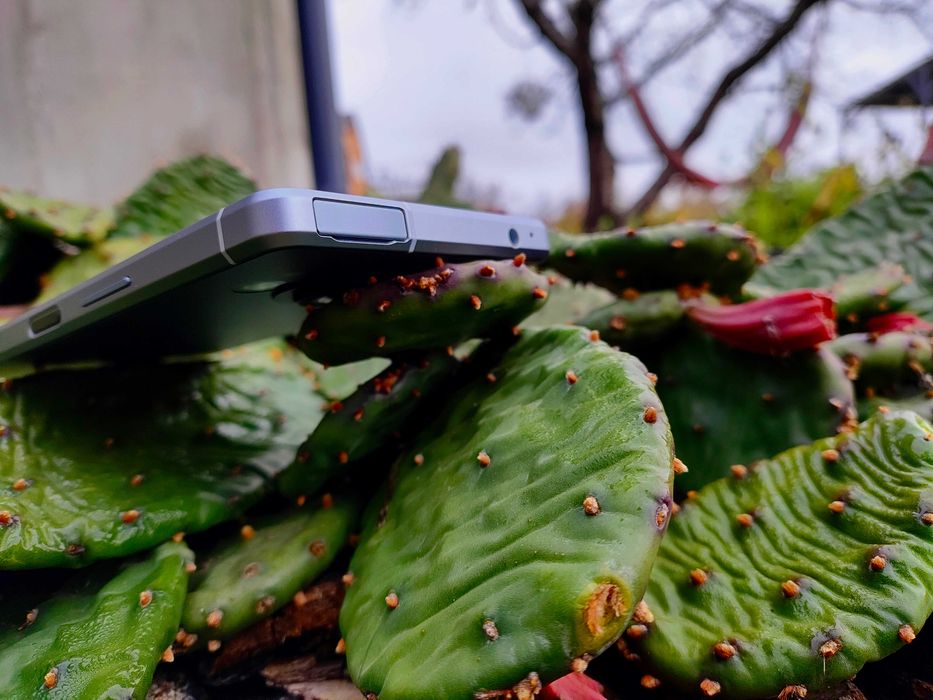 Протиударний смартфон Sharp R8(2sim,256gb,IP68,6.4" 240гц,4570ma,NFC)