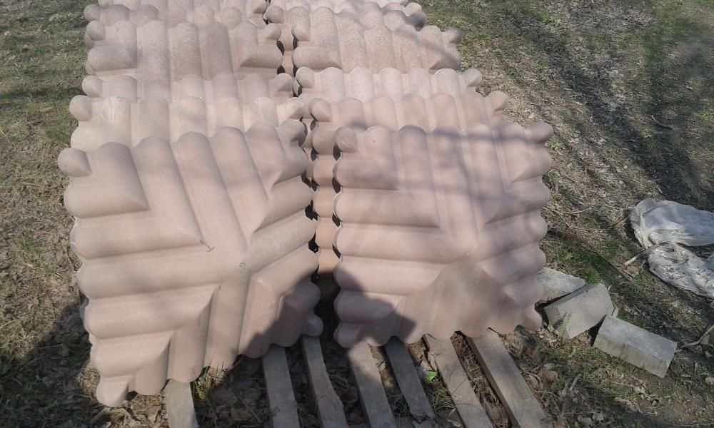 покрытия( крышки) на заборы и столбы из бетона цветные и серые