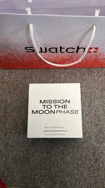 Omega x Swatch SO33W700 Snoopy – Lśnienie Księżyca