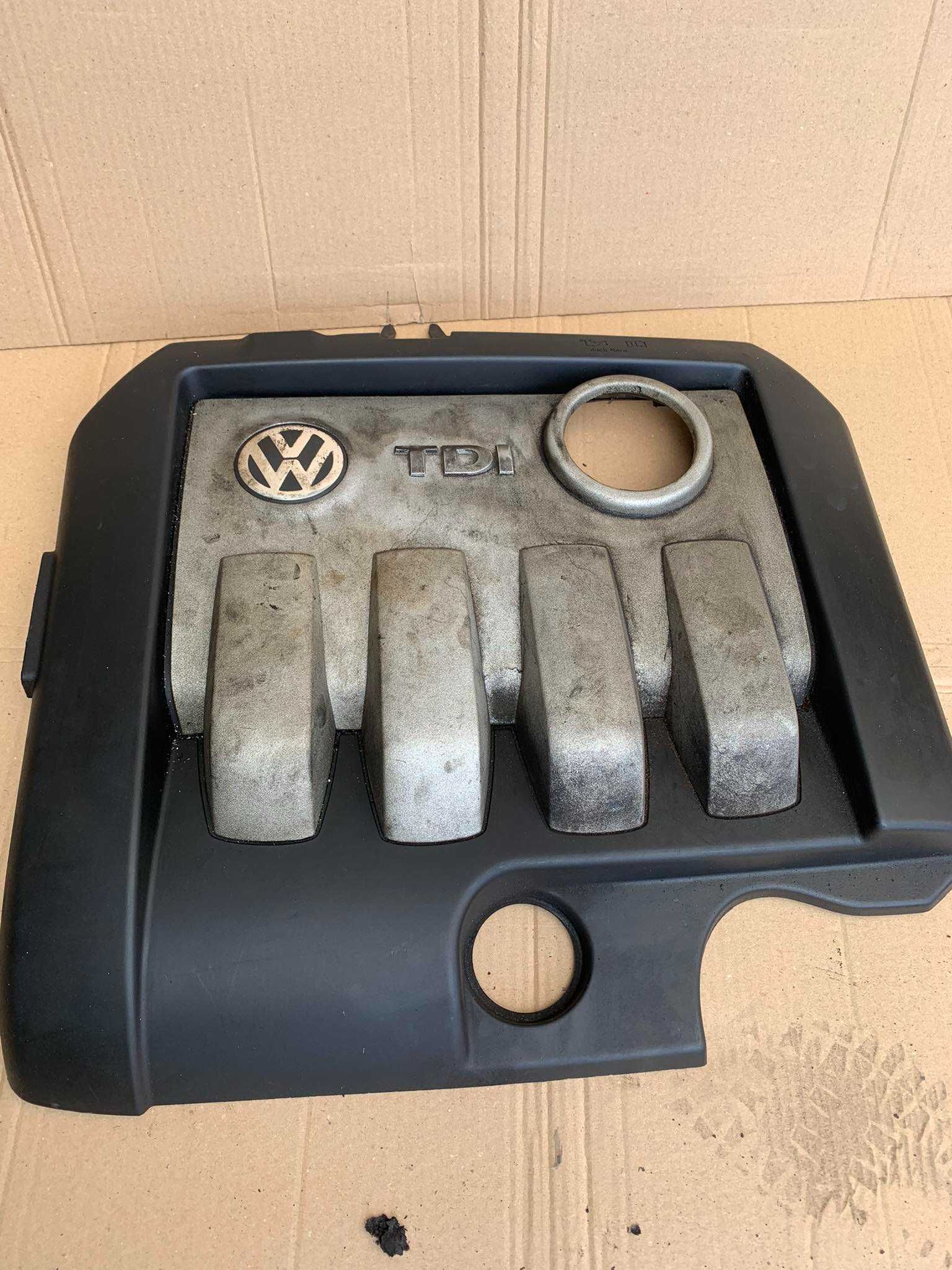 osłona pokrywa silnika górna volkswagen 1.9 TDI BKC