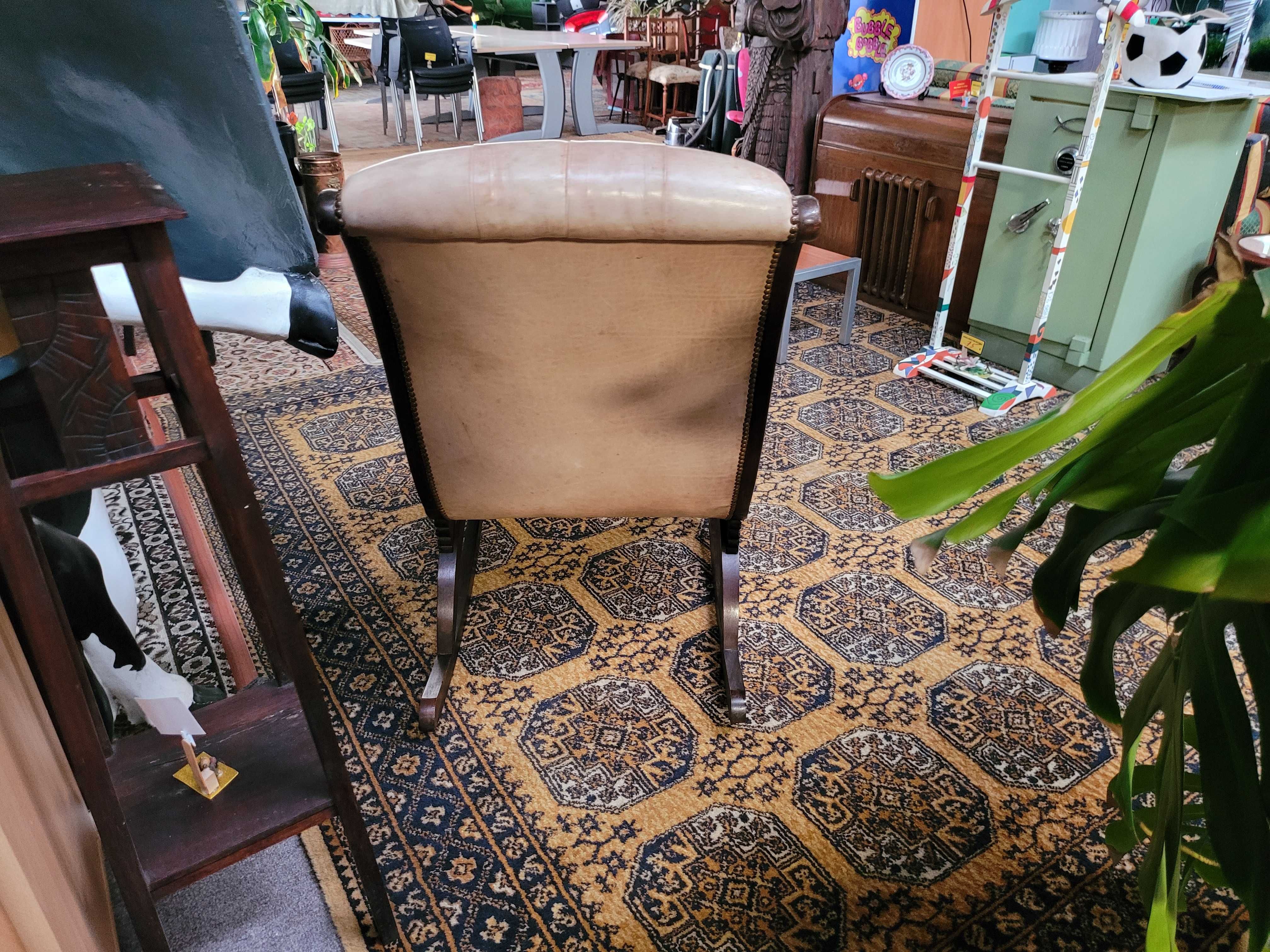 Cadeira de baloiço antiga em óptimo estado geral