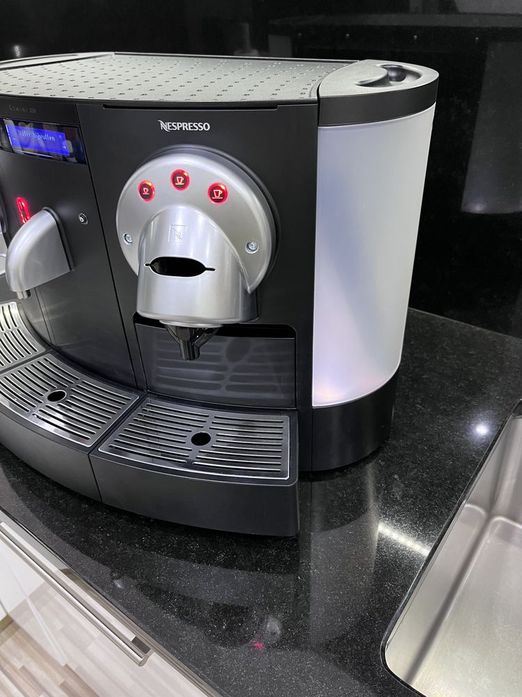 Nespresso Gemini CS 203/220 Type733 Profesjonalany ekspres do kawy