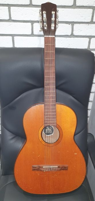 Гитара Lignatone 6-и струнная.