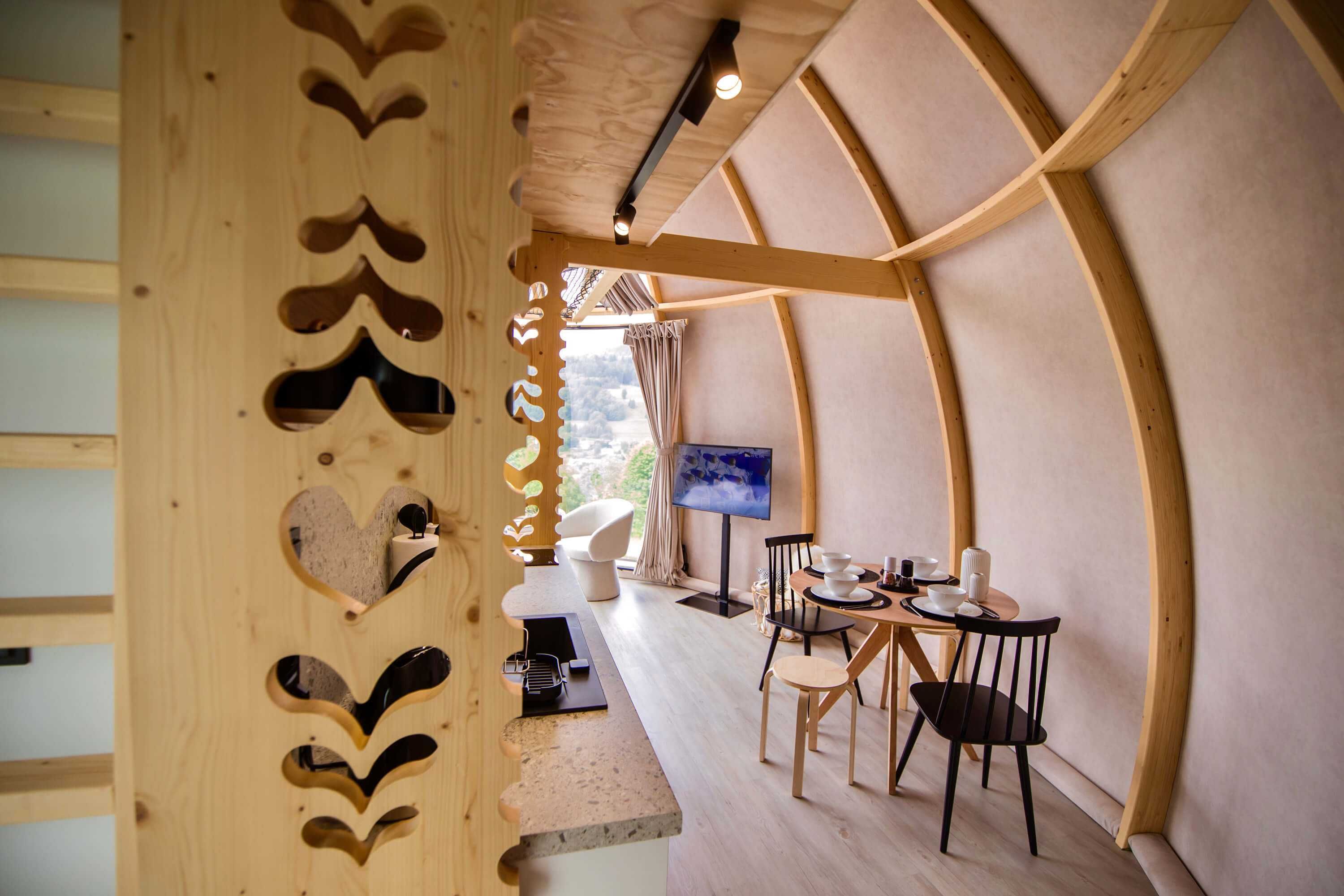 Wisła Glamping – luksusowe Glampy w górach, jacuzzi & sauna w cenie!