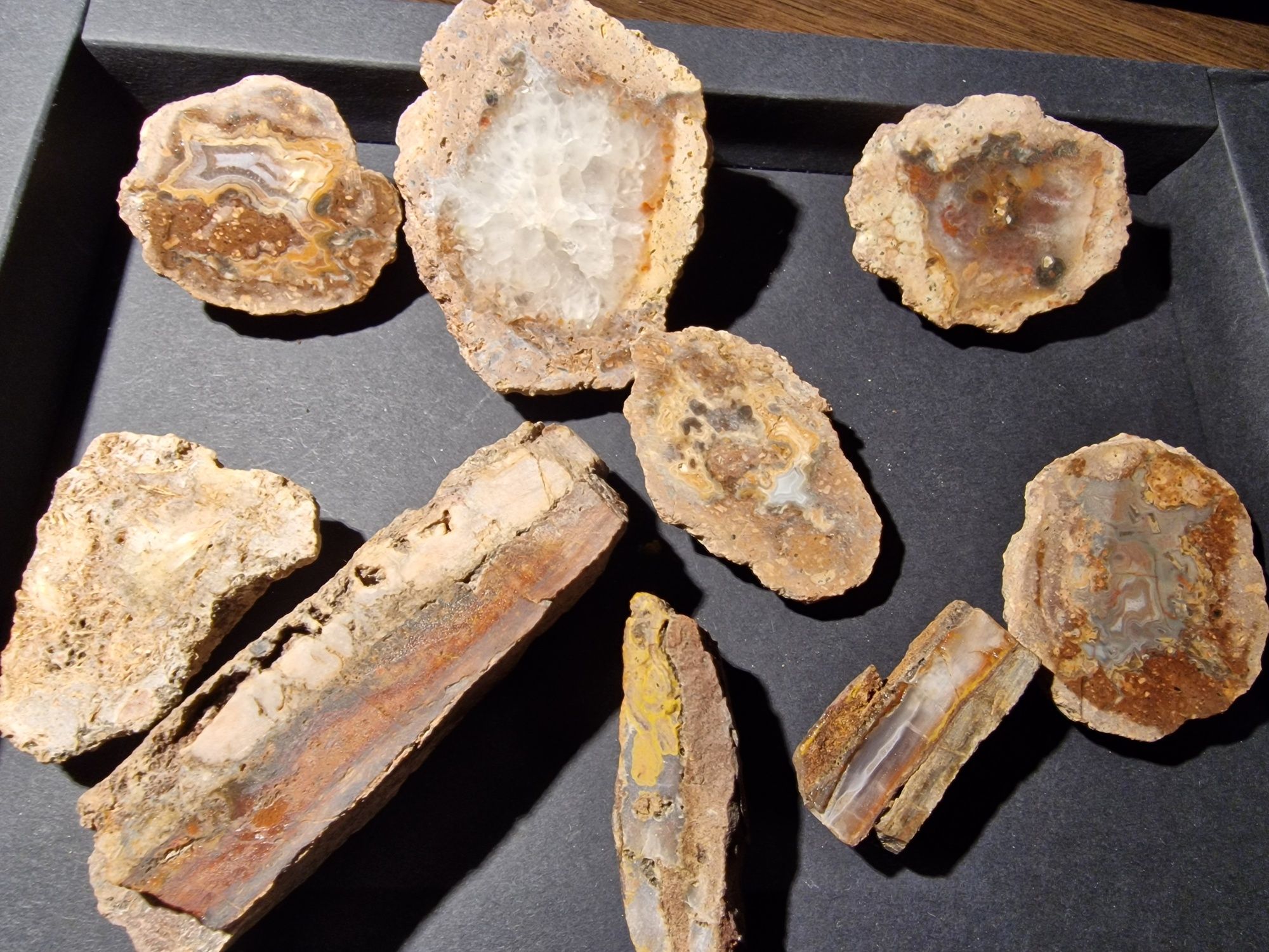 Zestaw 9 surowych agatów z Polski minerał