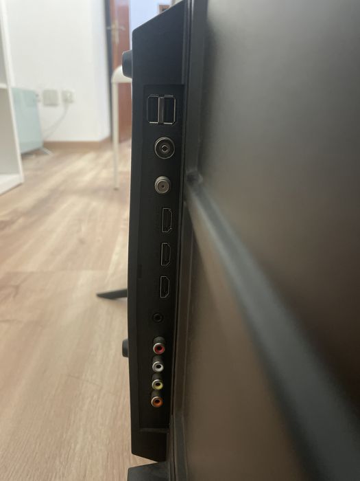 Televisao Kunft 40” (não smart)