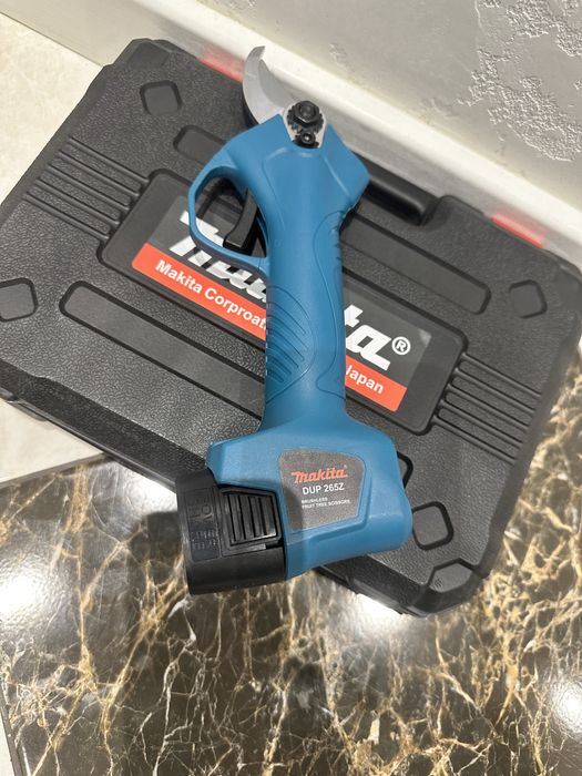 Акумуляторний секатор Makita DUP265Z