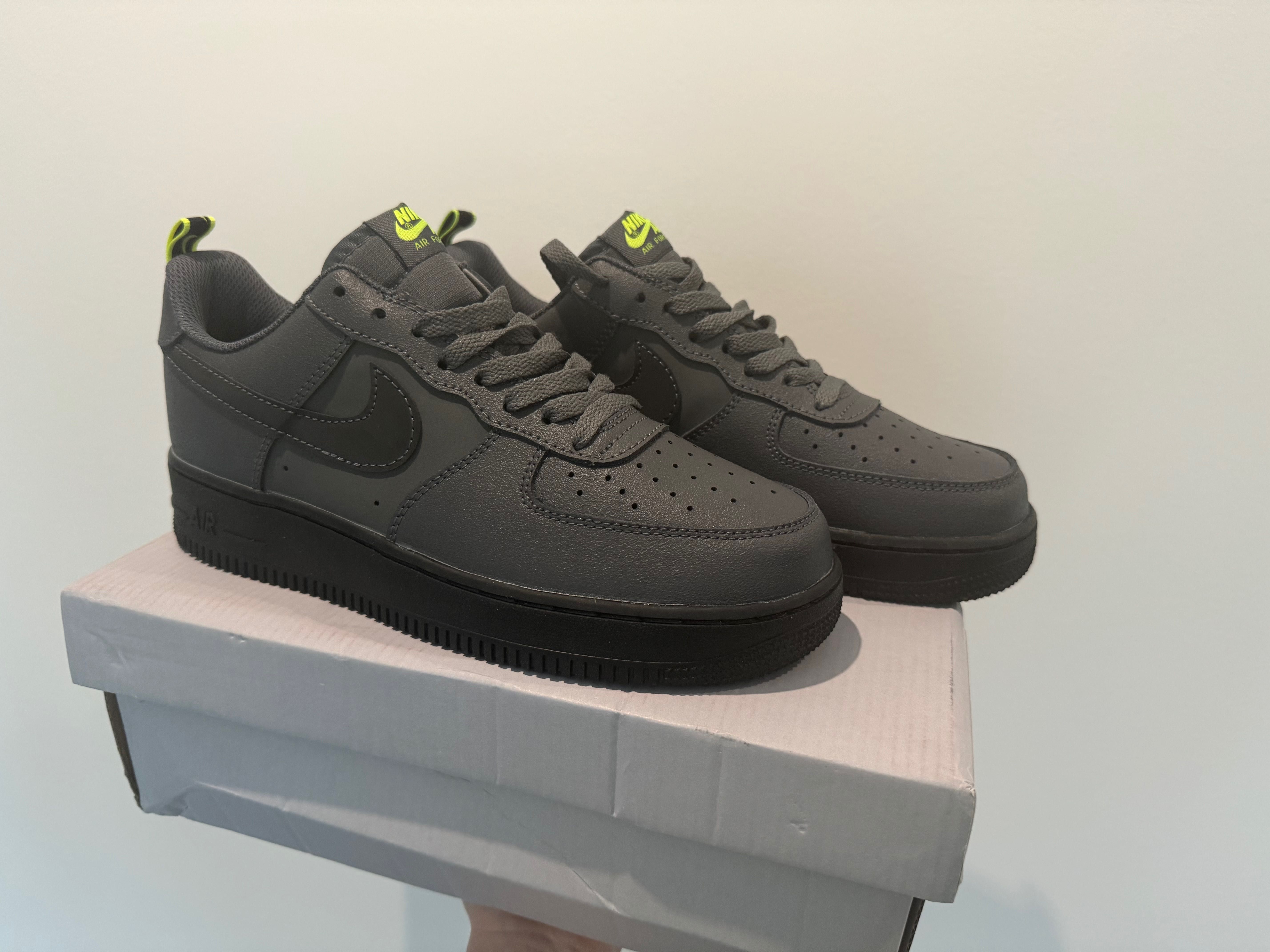 Buty Nike Air Force 1 Low '07 Iron Grey Volt Black r. 40,5