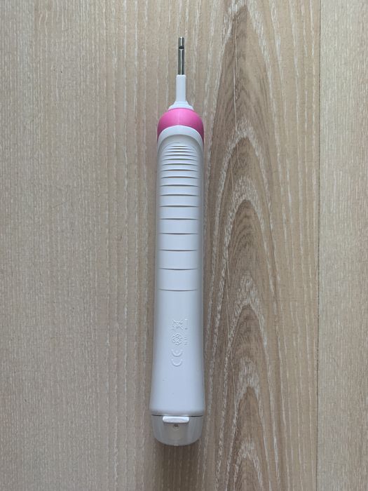 Szczoteczka elektryczna Oral-B (sprzedam)