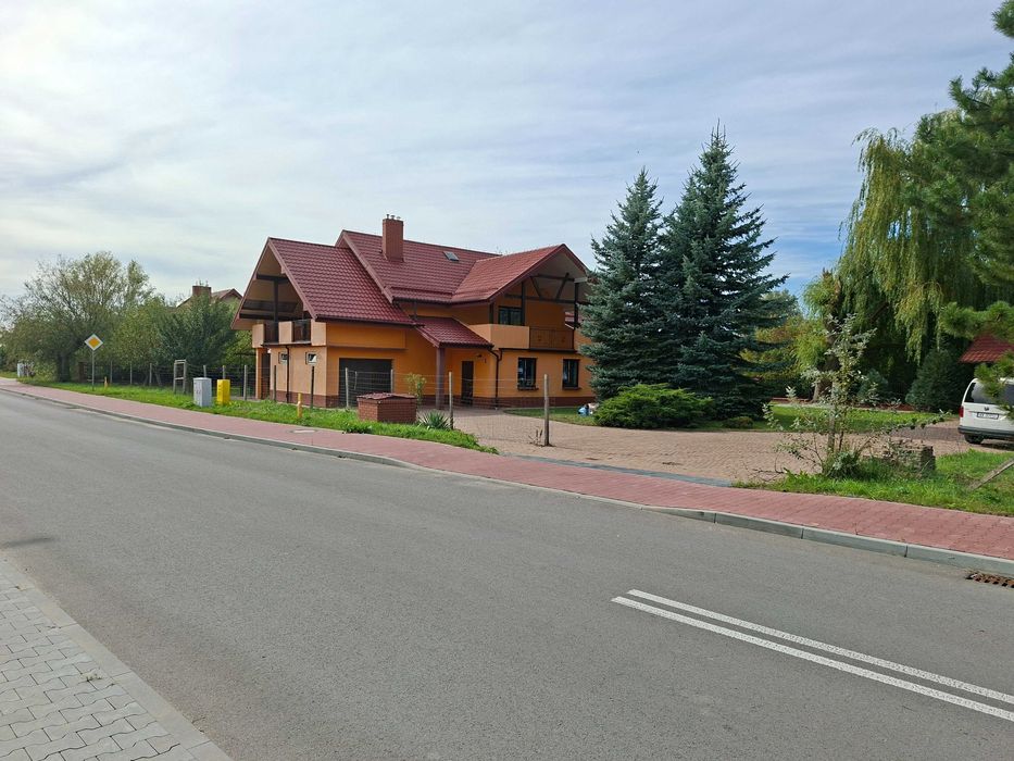Pokoje do wynajęcie w przestronnym domu w zdroju. Rooms for rent