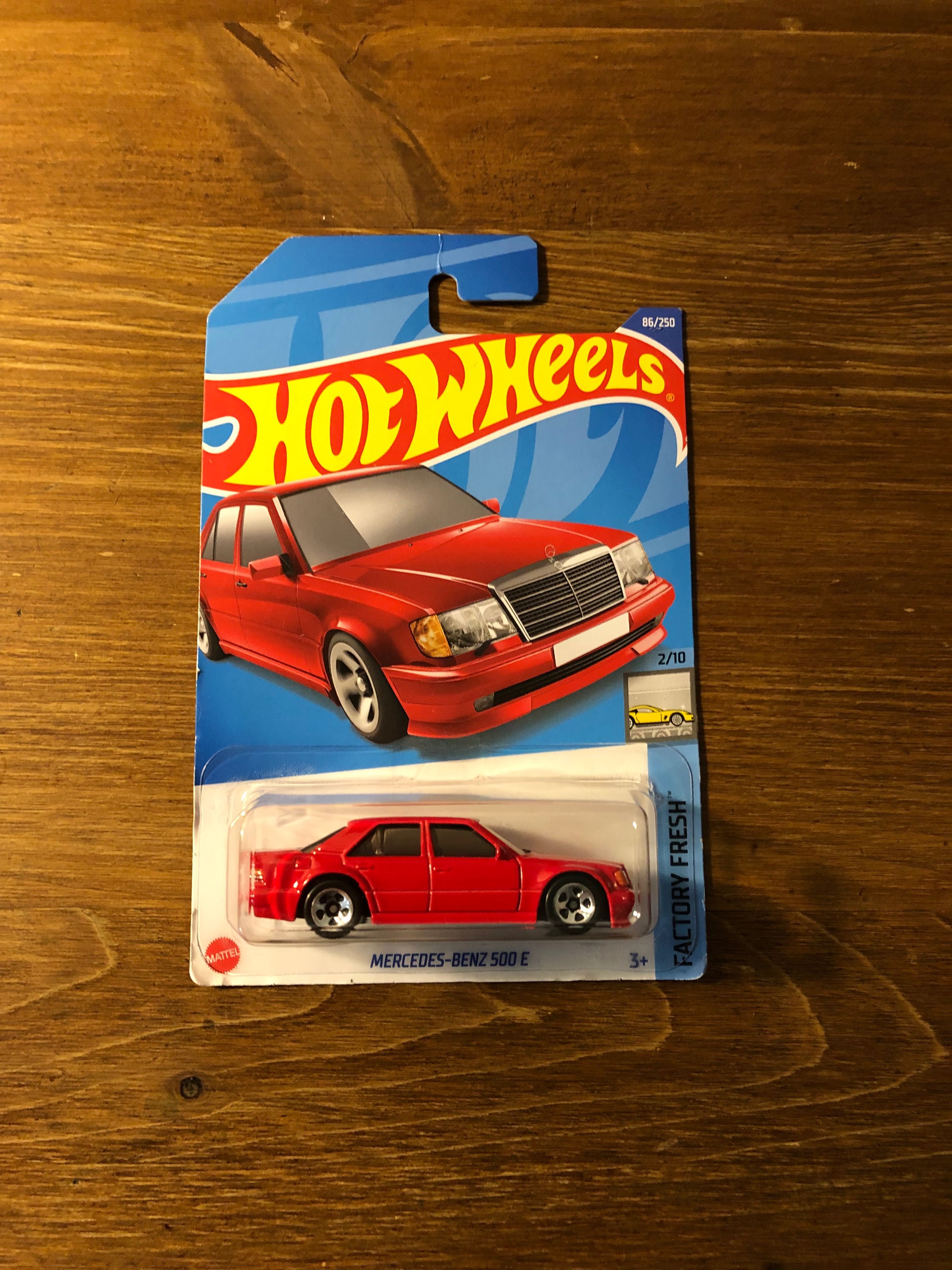 Hot Wheels Mercedes Benz 500e red/czerwony