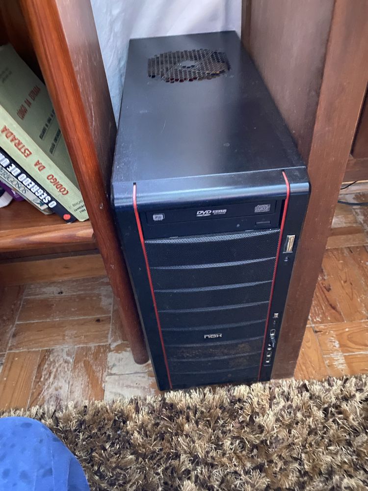 Torre gaming windows 7 leva outro de oferta
