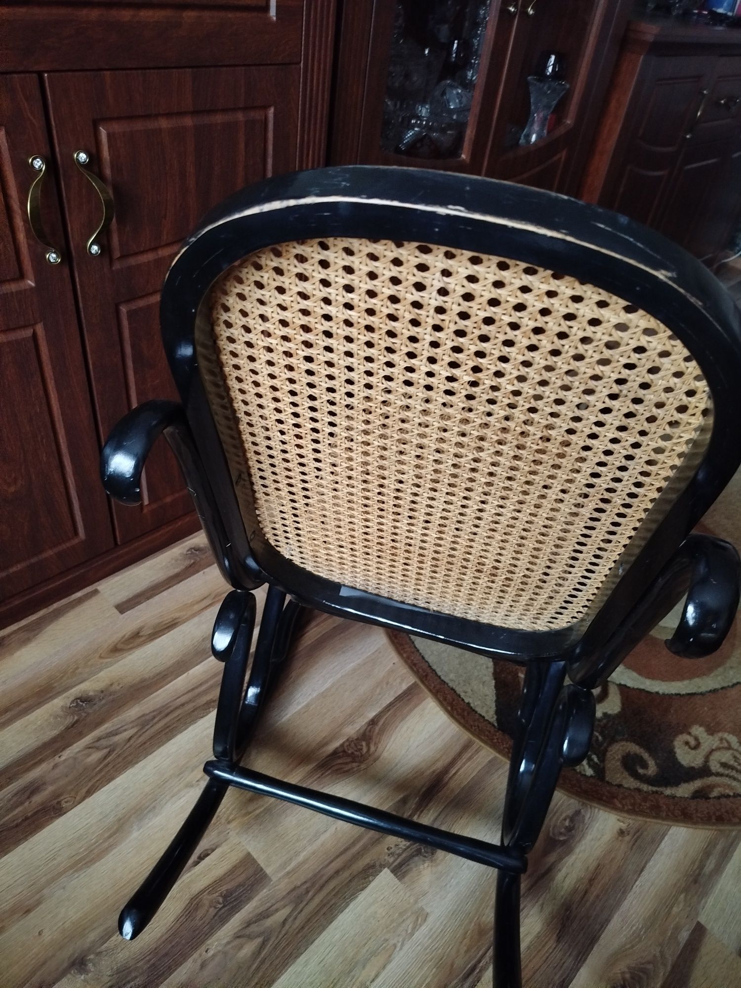 Fotel bujany drewniany