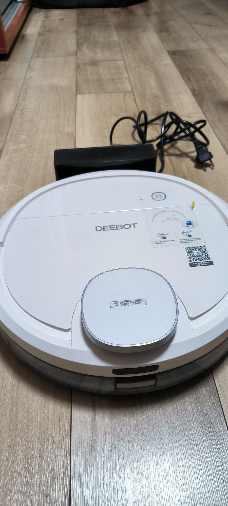 Продам робот - пилосос DEEBOT OZMO 900 White
