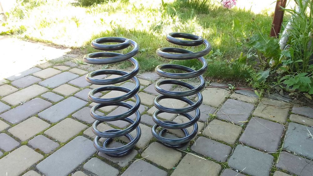 Пружини підвіски Jeep Grand Cherokee 2.7CRD/3.1TD 4242100 LESJOFORS