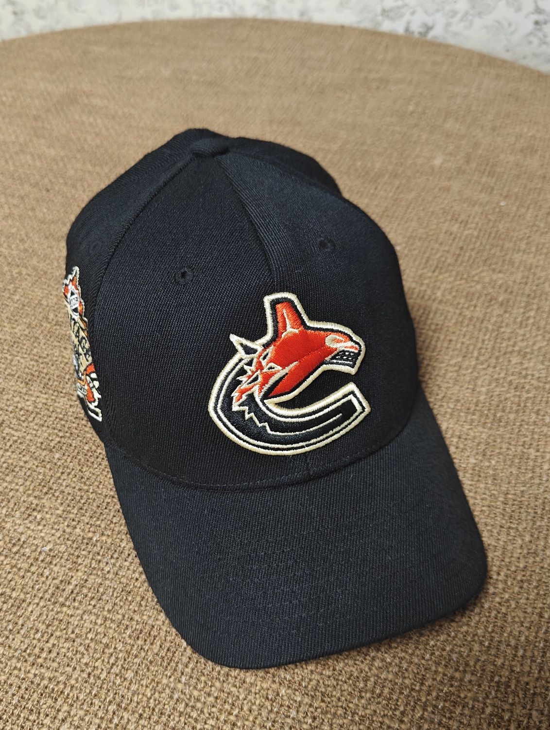 Продам  фирменную бейсболку  MITCHELL & NESS