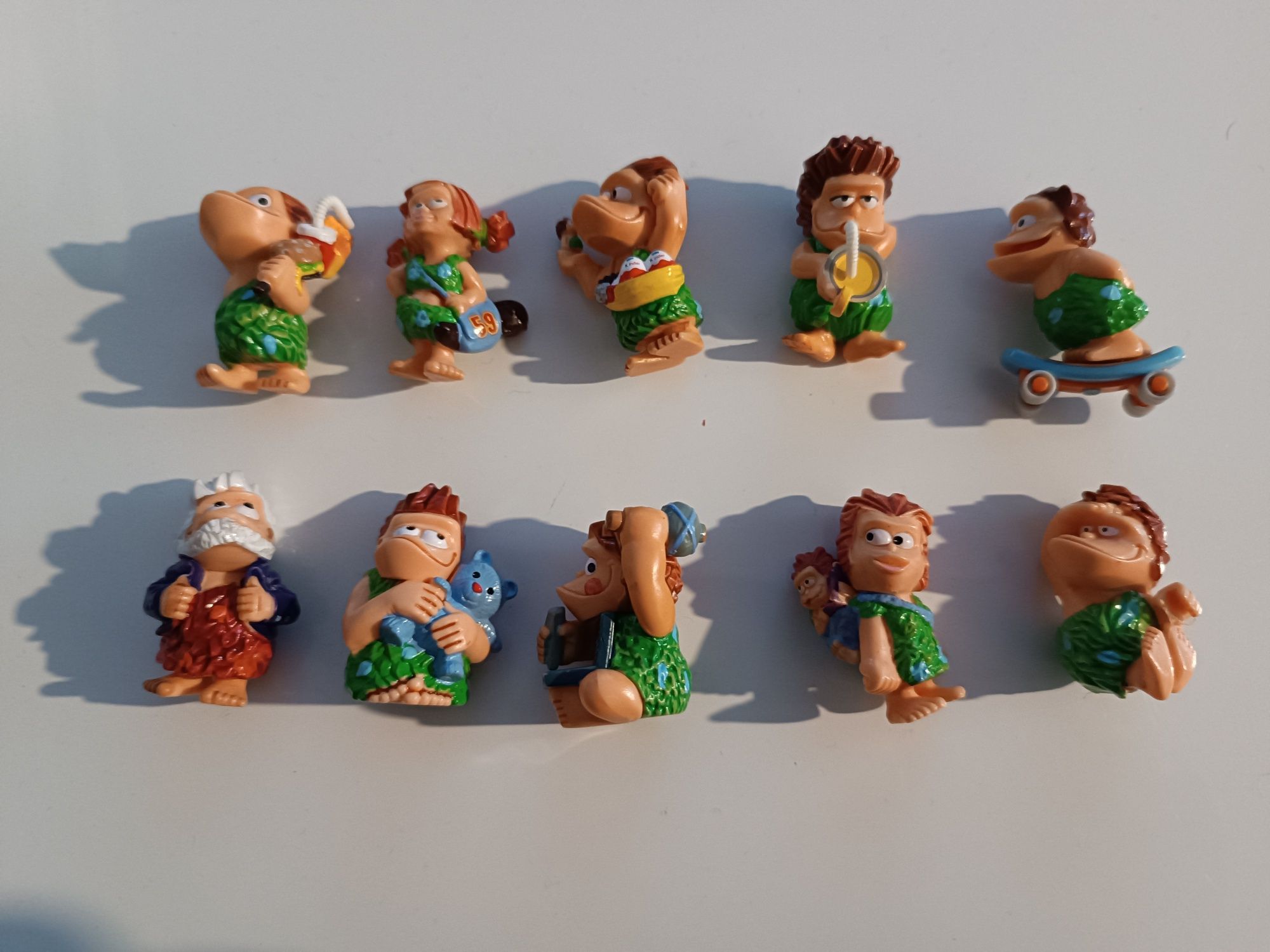 Figurki kinder jaskiniowce