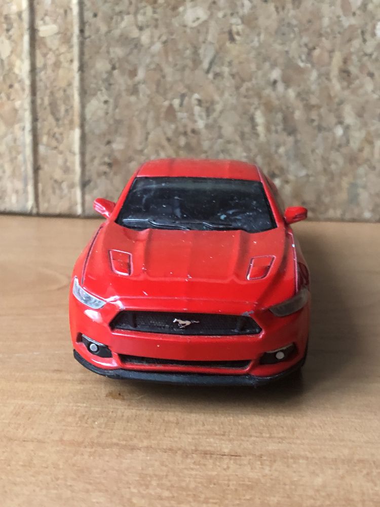 Машинка моделька Ford Mustang GT 1/38