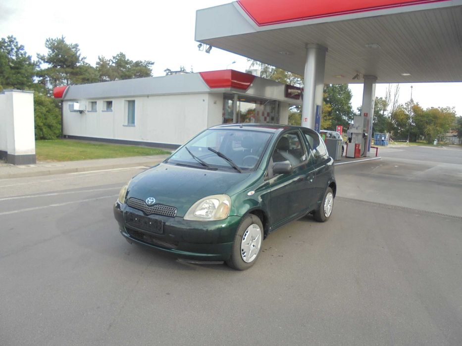 Toyota Yaris 1.0 benzyna półautomat kolor zielony metalik na części