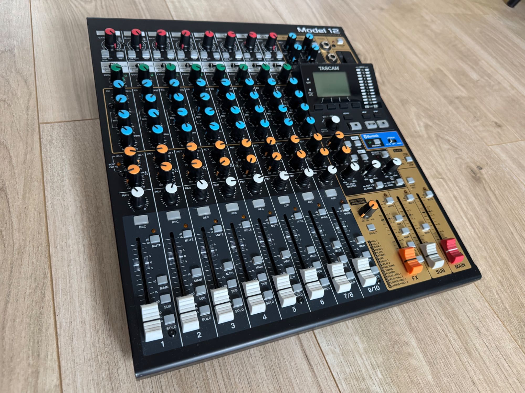 Mikser TASCAM Model 12