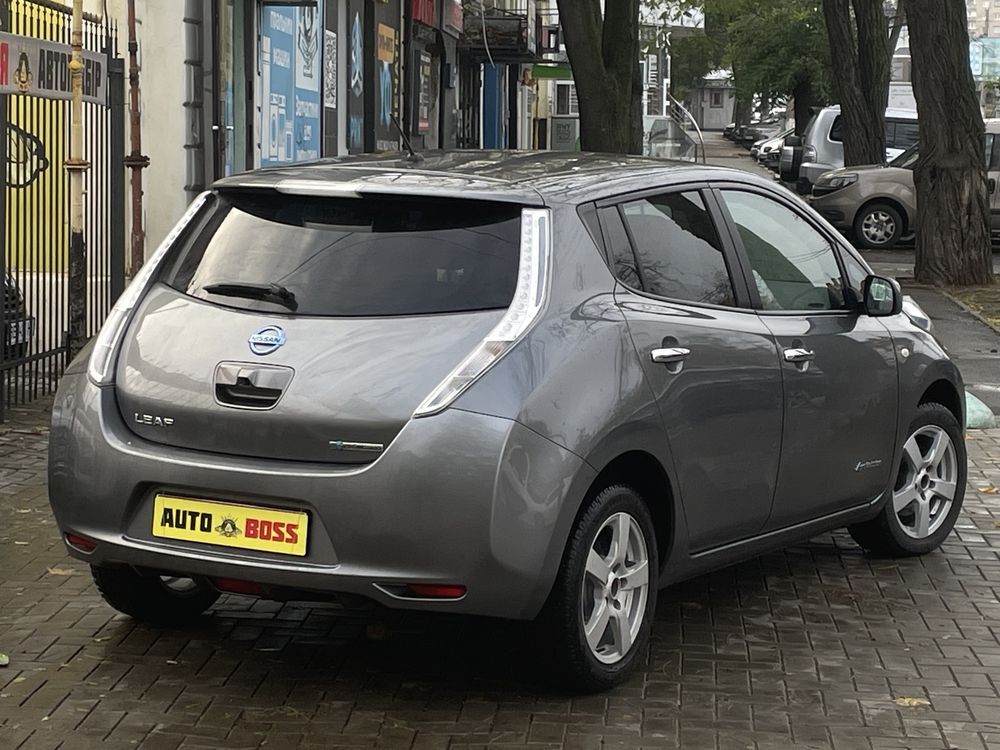 Продам Nissan Leaf