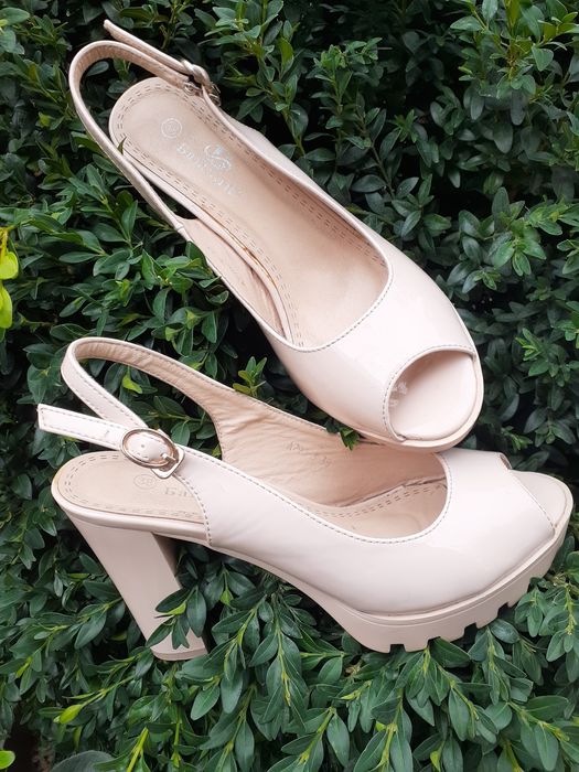 Продам Босоніжки