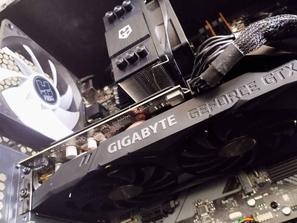 PC Desktop Gaming - Gigabyte \ NOX \ Corsair