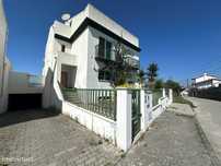 Moradia em Banda, T2+2 nos Pousos, Leiria