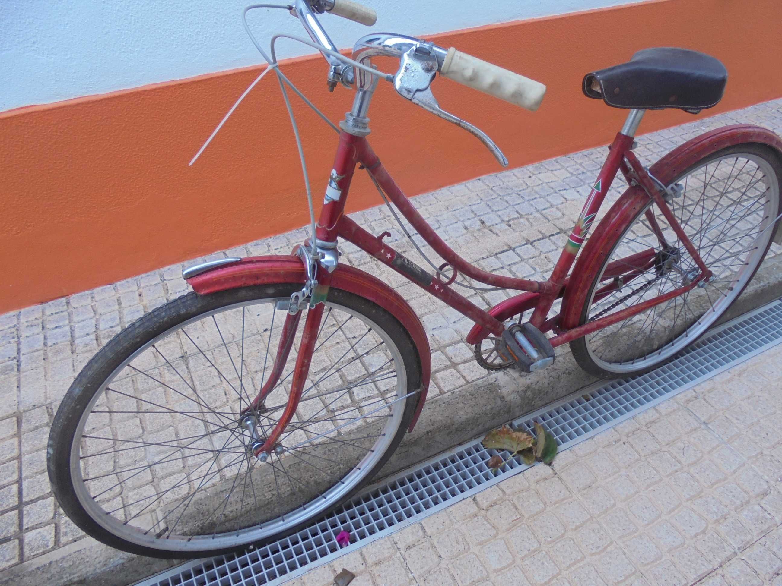 2 bicicletas pasteleira de senhora