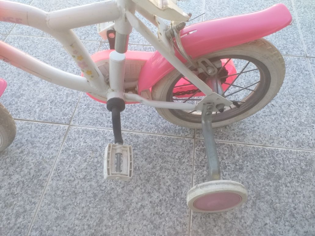 Bicicleta de criança com rodinhas da Minnie house