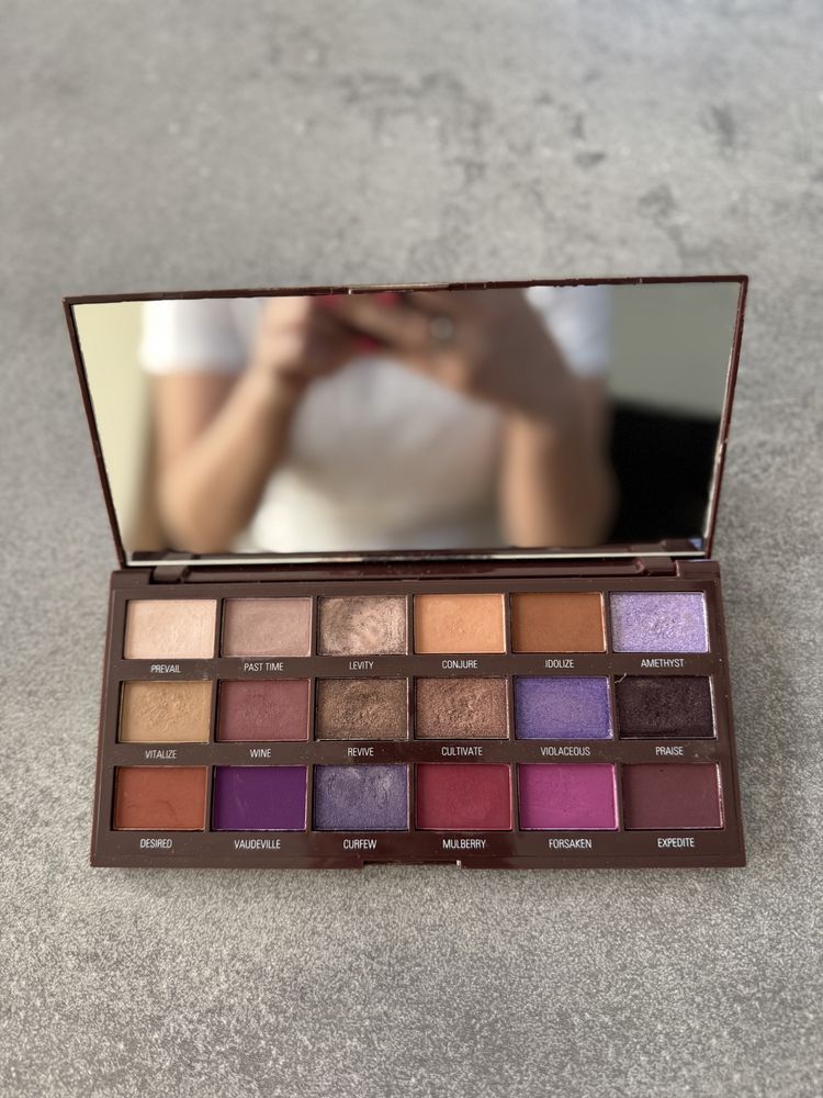 Makeup Revolution - Paletka cieni do powiek Chocolate Violet