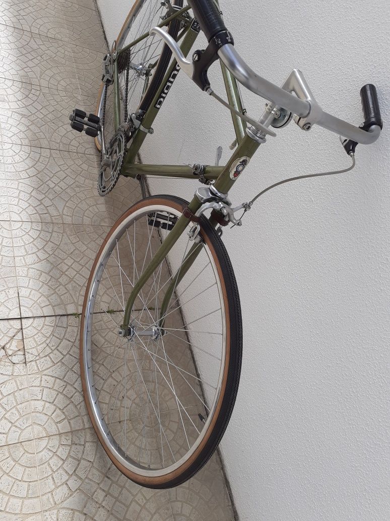 Bicicleta clássica Diana roda 26x1"1/4 com pneus novos.