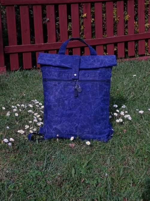 Plecak z płótna woskowanego (bagpack made of waxed material)