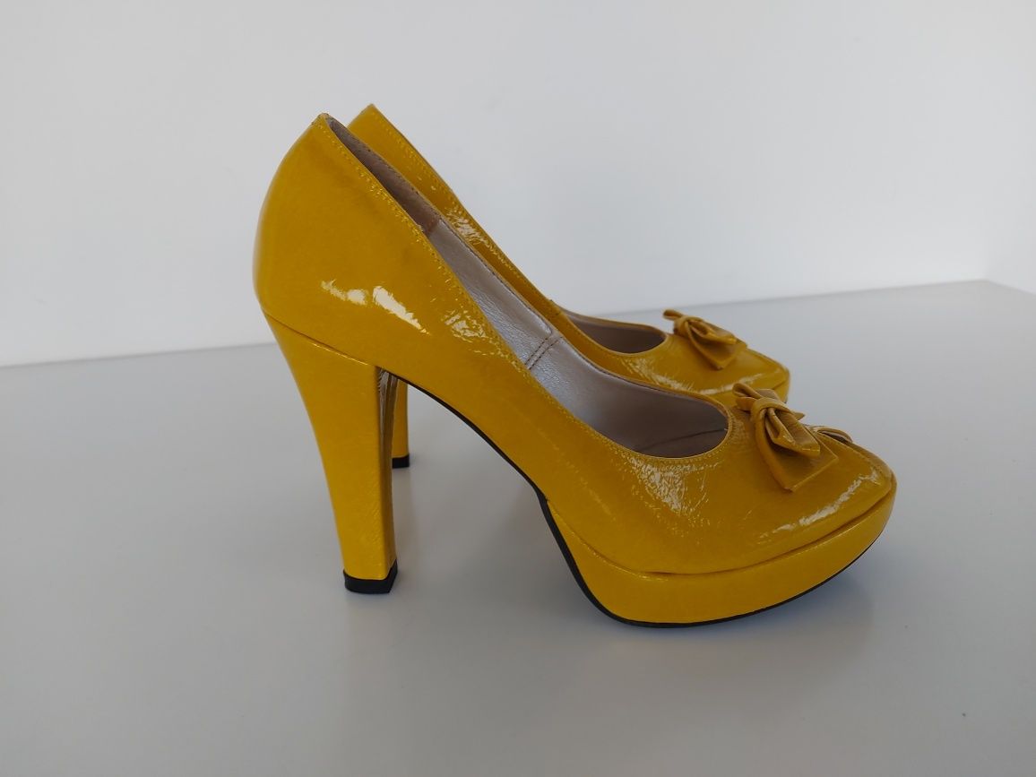 Buty czółenka Gopol w rozmiarze 35 Nowe