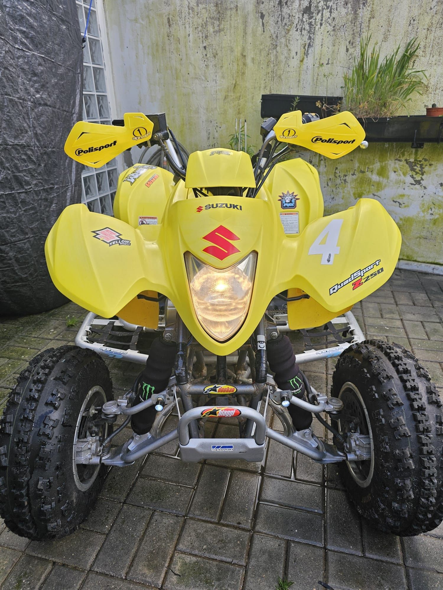 Moto 4 Suzuki Ltz 250