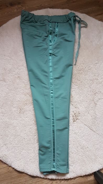 Dresowe włoskie spodnie nowe.