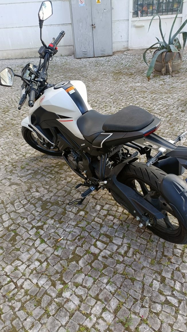 Keeway RKF 125cc 2023 | 4.000 km | Extras e brindes incluídos