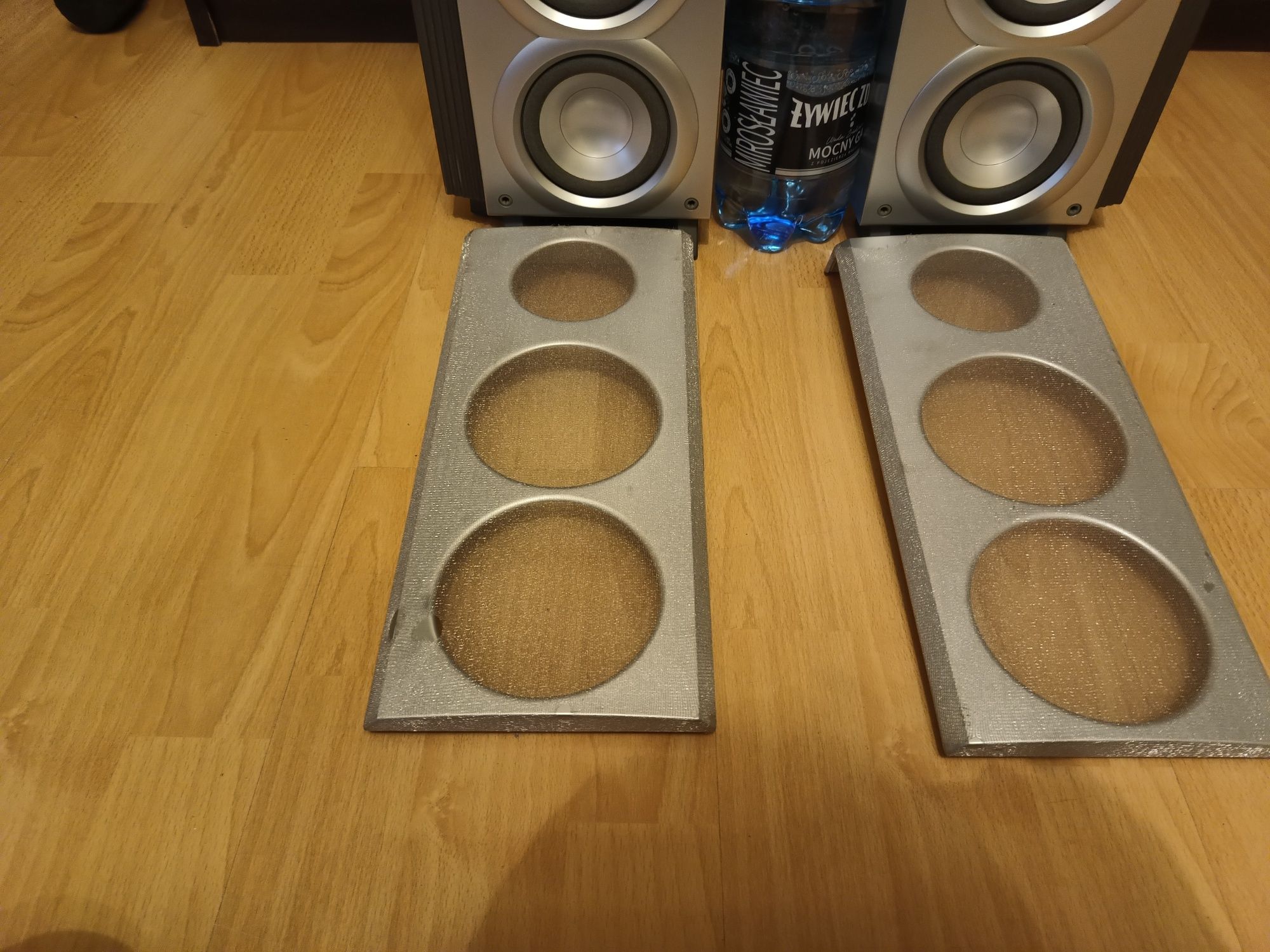 Niewielkie fikuśne monitory firmy Sharp model CP-NH10H