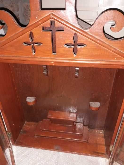Oratório de madeira antigo
