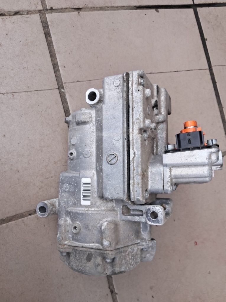 Продам компрессор кондиционера бу ниссан лиф  926003NF0A NISSAN LEAF