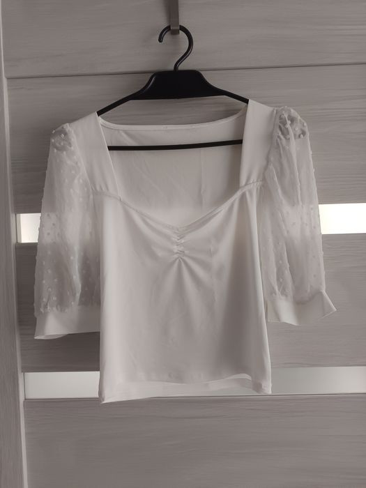 Bluzka damska z ozdobnymi guzikami hit viral Zara