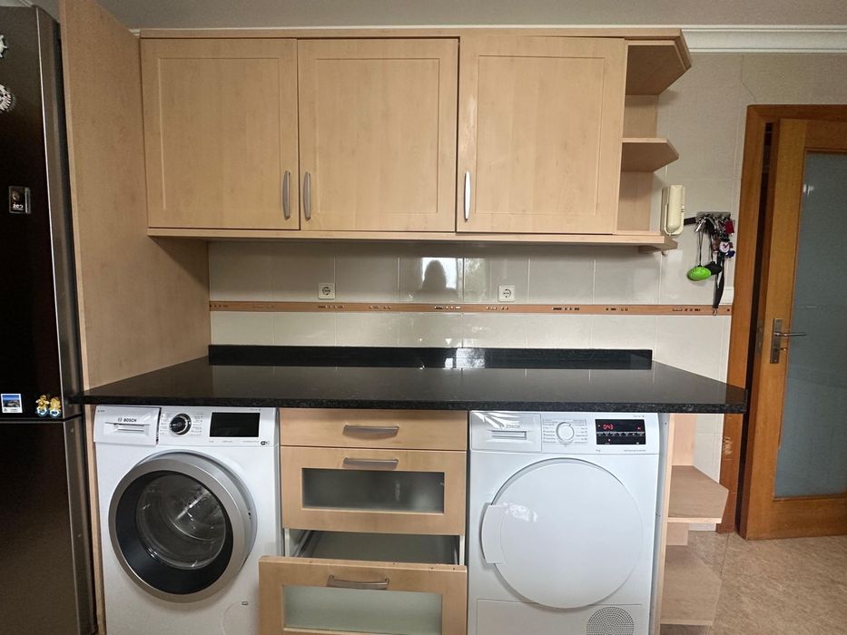 Cozinha com pedra e pia incluida