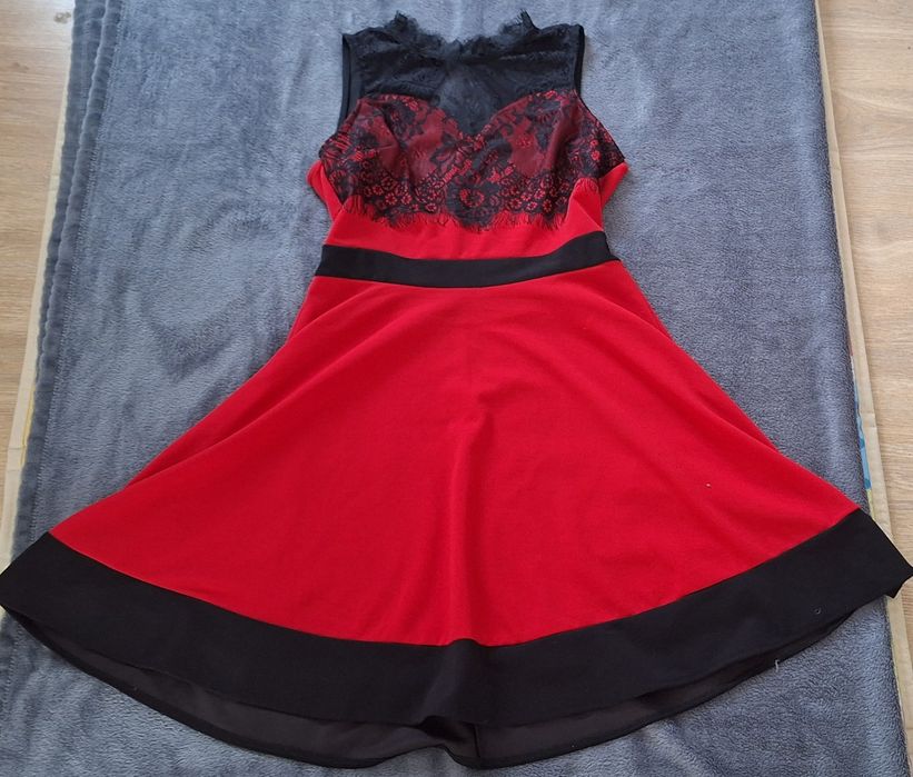 Elegancka Sukienka Czerwono-Czarna Koronka Rozkloszowana Vintage L 40