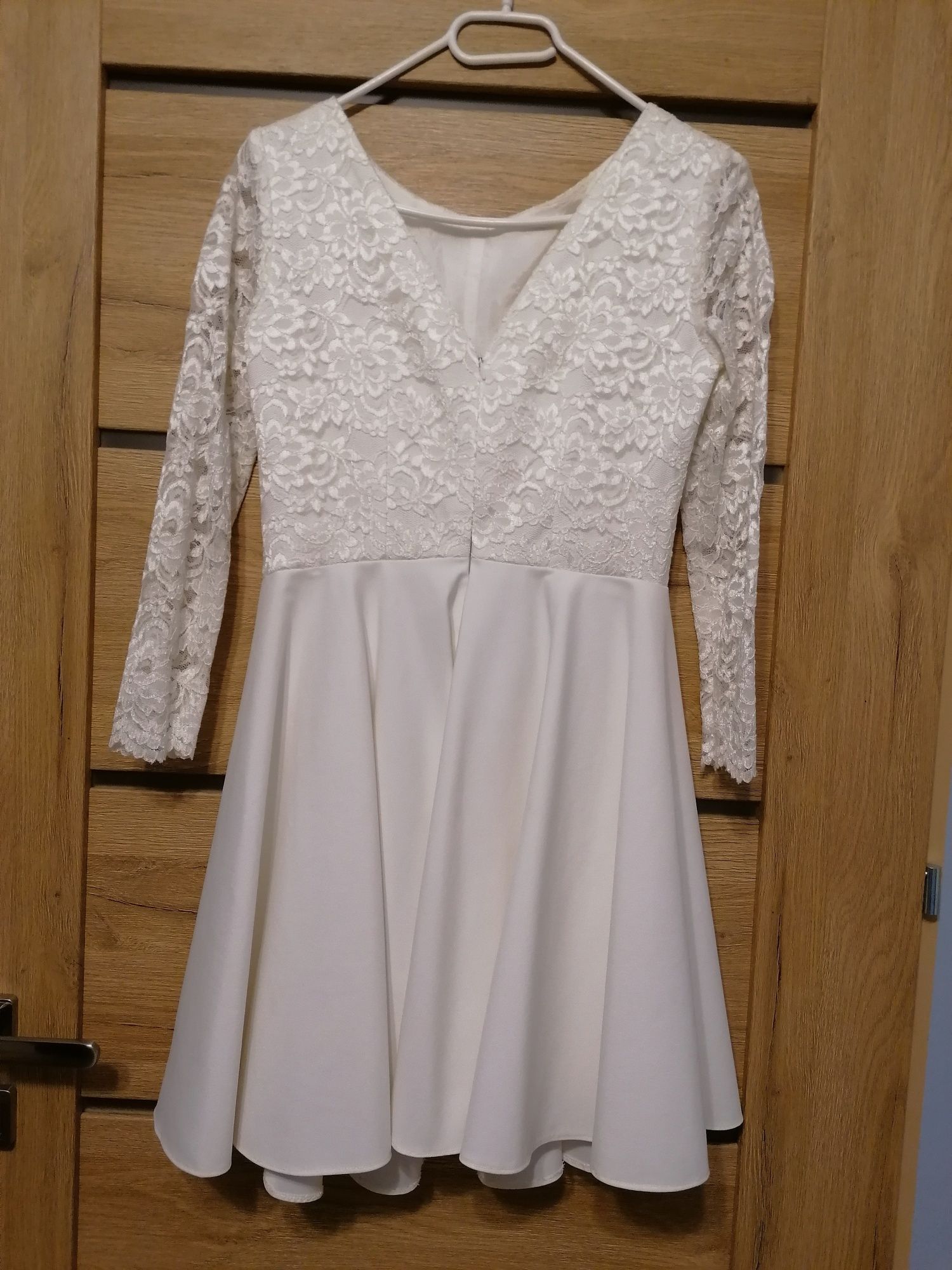 Biała sukienka M
