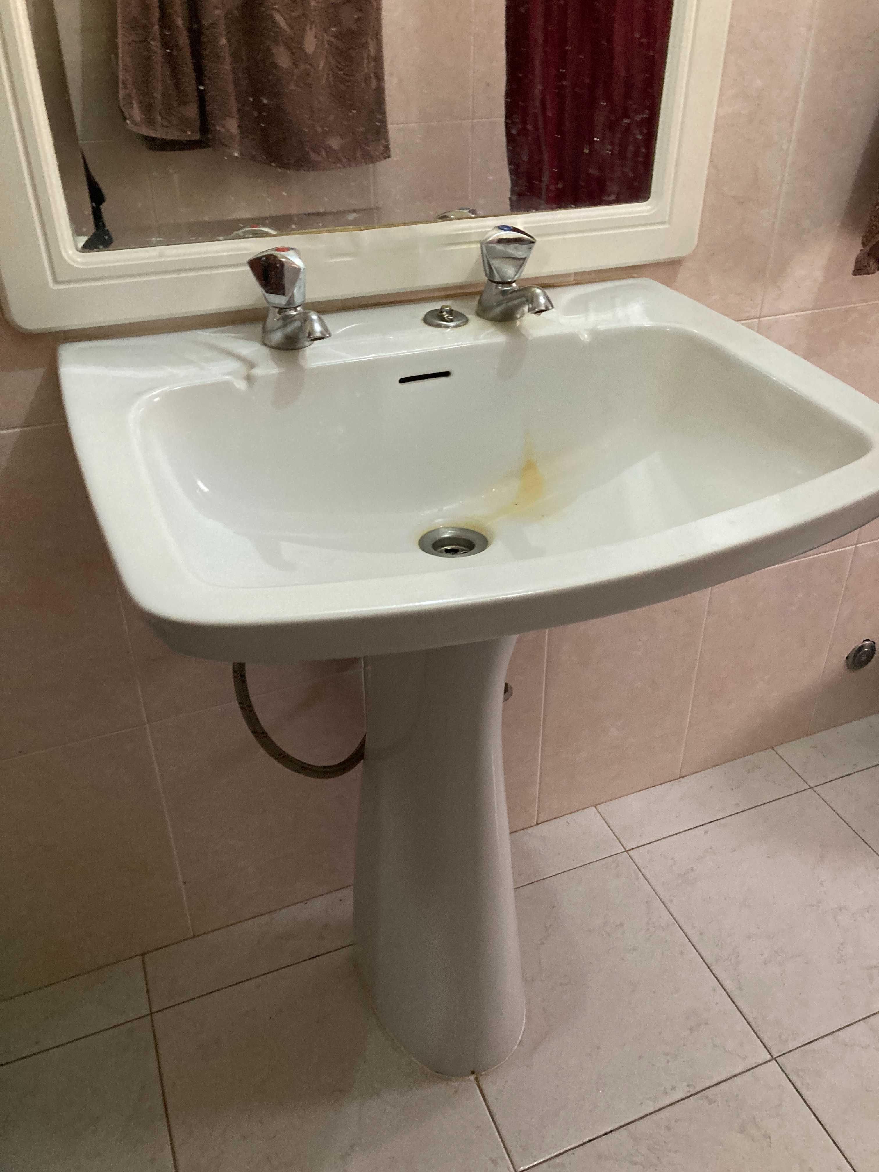 Lavatório casa de banho com torneiras - 60cm