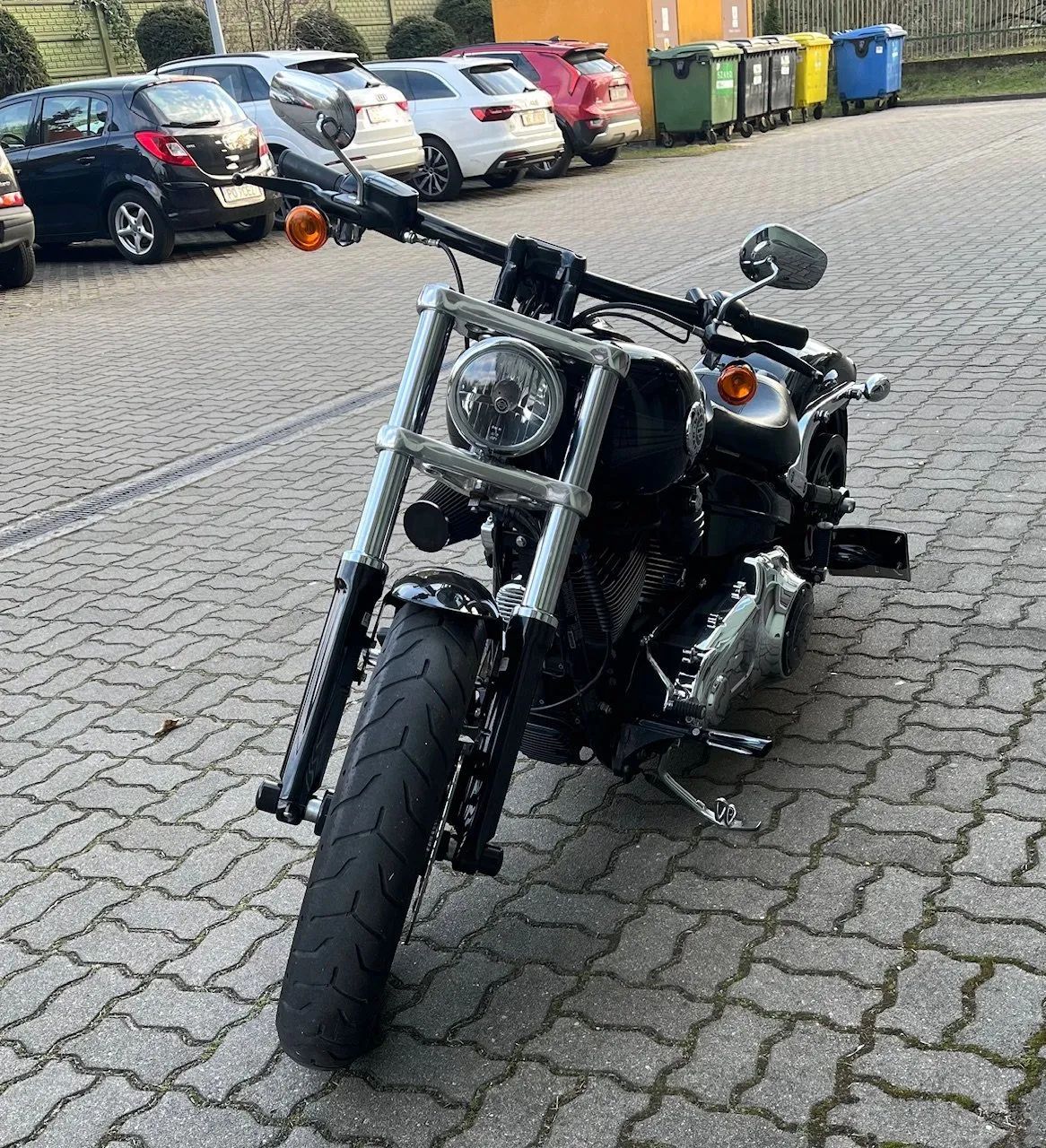 Harley-Davidson Softail Breakout 103 cale, pneumatyka Legend